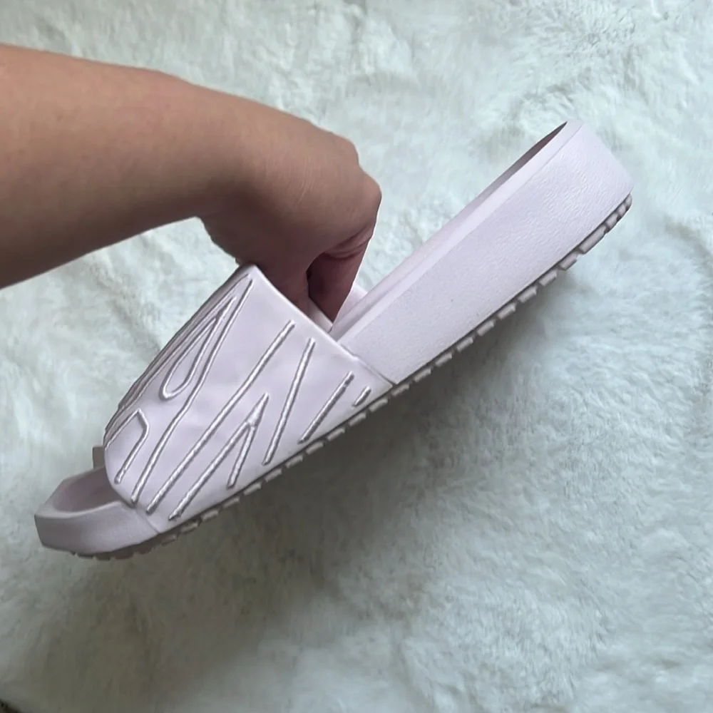 Jordan’ Slides - Picture 5 of 9